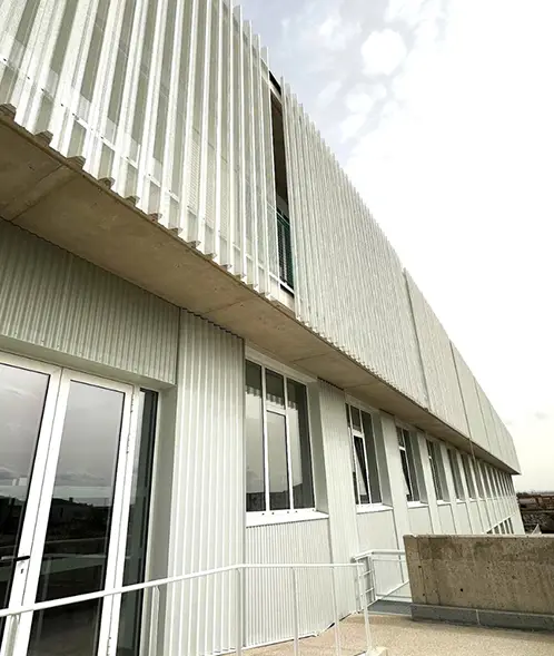 Entrada principal del Centro de Formación Profesional NOVA FP23 en Madrid
